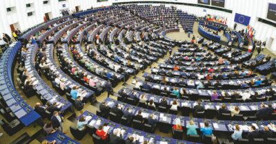 Copertina di “Una vergognosa autocensura”, “la destra Ue vuole insabbiare i problemi dell’Italia”: le reazioni all’annullamento della missione dell’Eurocamera