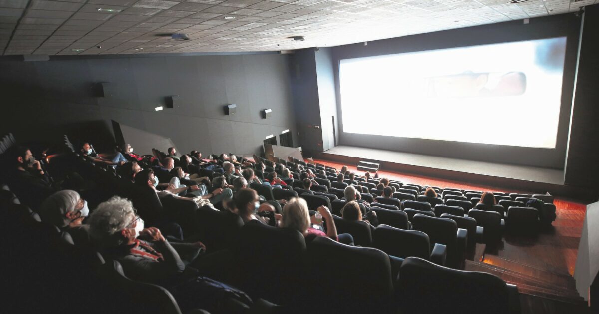 Stessi incassi e meno spettatori nel 2025: il paradosso dei biglietti al cinema che sono sempre più cari
