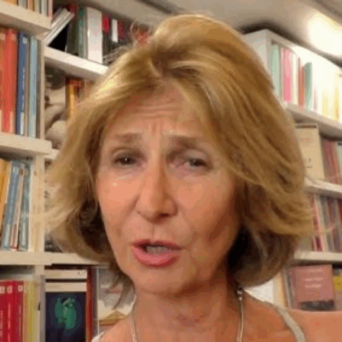 “Chi decide di chiudere la propria vita in modo prematuro perché soffre, lo fa per motivi personali, non perché è depresso. Quando Mario Monicelli saltò dalla finestra fu una scelta lucidissima”: parla Chiara Rapaccini