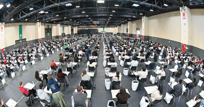 Test Medicina, foto online prima della fine dell’esame. Il ministero: “Pronti ad annullare le prove dei responsabili”