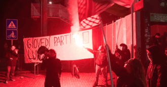 Copertina di Olimpia Milano-Hapoel Tel Aviv, la protesta davanti al Forum contro la squadra israeliana: “Oggi partita, gli altri giorni genocidio”