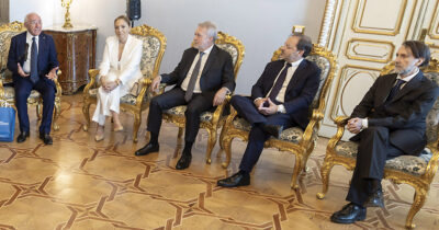 Copertina di Il Garante della privacy fa la spia: per dare la caccia alla talpa ordina di prelevare tutte le mail interne