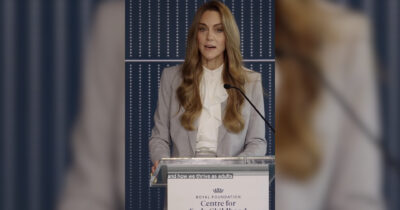 Copertina di Il primo discorso pubblico di Kate Middleton dopo la diagnosi di cancro: “L’amore è il legame più forte” – Video