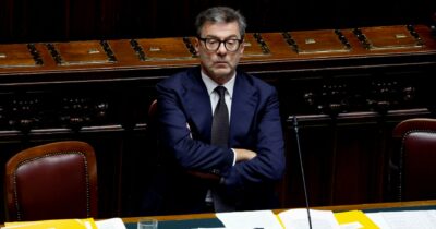 Copertina di Armi Usa a Zelensky, C’è il no di Giorgetti: “A noi zero vantaggi”. I dubbi di Meloni