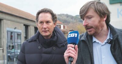 Copertina di Eredità Agnelli, John Elkann arriva a Thun in Bmw e tace con l’inviato Rai in stile Cuccia
