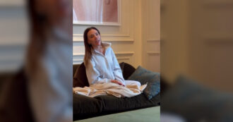 Copertina di Victoria Beckham effetto nostalgia: l’ex Posh Spice canta Viva Forever con il figlio Cruz. Il video nell’intimità di casa