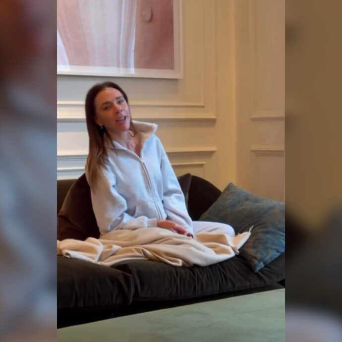 Victoria Beckham effetto nostalgia: l’ex Posh Spice canta Viva Forever con il figlio Cruz. Il video nell’intimità di casa