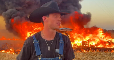 Copertina di Incendia una Ferrari da 400mila dollari: arrestato Youtuber con milioni di visualizzazioni – Video