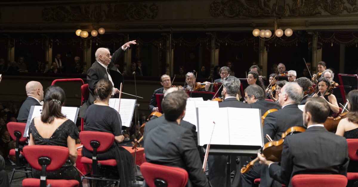 standing ovation per il ritorno del maestro barenboim alla scala con la quinta di beethoven