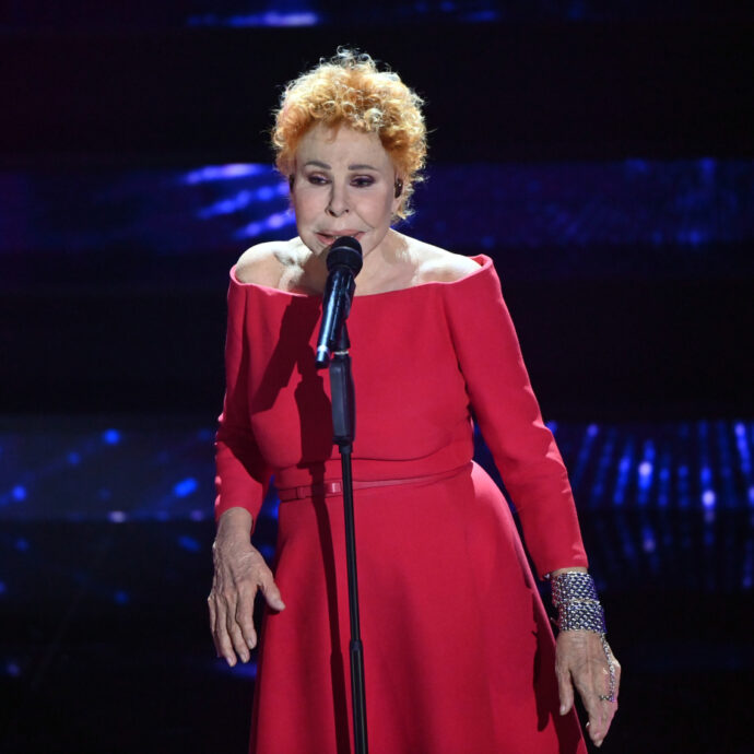E’ morta Ornella Vanoni, mito della musica italiana. Aveva 91 anni. Malore nella sua casa di Milano