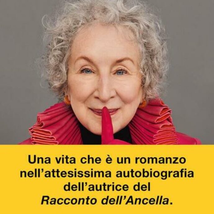 La vita segreta di Margaret Atwood: “Sono una creatura liminale, una sorta di Baba Jaga ora benevola ora ostile”. Il memoir della scrittrice de “Il racconto dell’ancella”