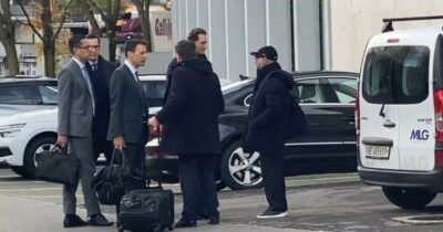 Copertina di Agnelli, al tribunale di Thun è il giorno di Elkann. Il testamento della nonna e l’eredità: ecco su cosa è il processo