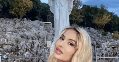 Copertina di “Solo un miracolo può farmi fare pace con mia madre”: Valeria Marini va in pellegrinaggio a Medjugorje con Paolo Brosio