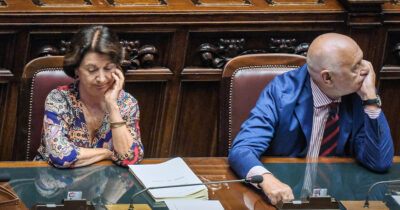 Copertina di “Nordio e Roccella imbarazzanti”. Opposizioni all’attacco dopo le parole dei ministri sulla violenza di genere