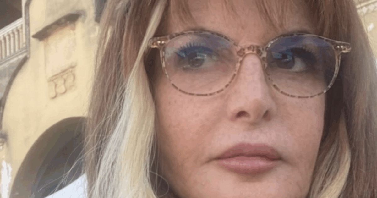 “Sono terrorizzata dall’invecchiamento del mio corpo e del mio cervello. Avevo una memoria di ferro, ora non ho quella sicurezza… La frase sul circolino? Fagnani se ne trovi un’altra”: parla Giuliana De Sio