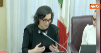 Copertina di La commissaria Ue Lahbib: “Istruzione è lo strumento più potente contro i femminicidi, ha ragione Cecchettin”