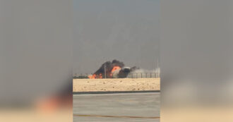 Copertina di Jet da combattimento precipita durante un’esibizione al Dubai Airshow: il video dello schianto