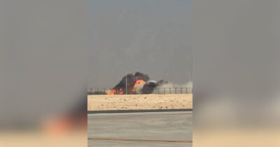 Copertina di Jet da combattimento precipita durante un’esibizione al Dubai Airshow: il video dello schianto