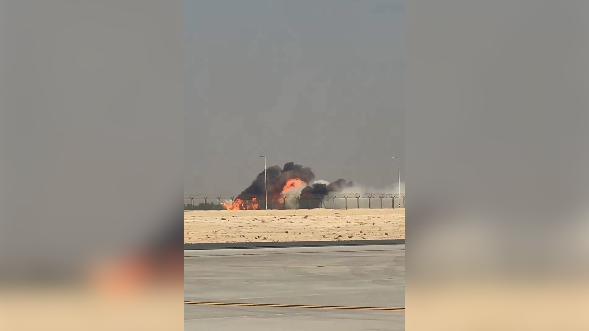 jet da combattimento precipita durante un8217esibizione al dubai airshow il video dello schianto