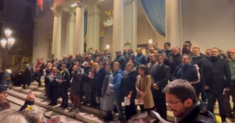 Copertina di La Fenice, protesta dei lavoratori alla prima: pioggia di volantini in platea contro la nomina di Beatrice Venezi