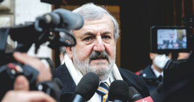 Copertina di Puglia, il bilancio grigio di Emiliano: Ilva, turismo, sanità e acqua