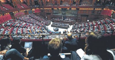 Copertina di Intercettati, la maggioranza vuole l’immunità parlamentare retroattiva