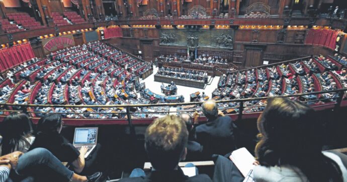 Intercettati, la maggioranza vuole l’immunità parlamentare retroattiva