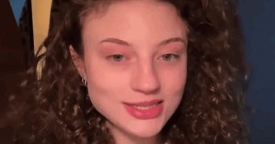 Copertina di “Il cliente era nudo sul divano, la porta era aperta, è stata una forma di molestia sessuale”: la rider filma tutto e denuncia ma è lei ad essere arrestata. Il motivo? “L’uomo era privo di sensi”