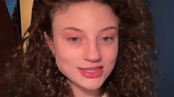 “Il cliente era nudo sul divano, la porta era aperta, è stata una forma di molestia sessuale”: la rider filma tutto e denuncia ma è lei ad essere arrestata. Il motivo? “L’uomo era privo di sensi”