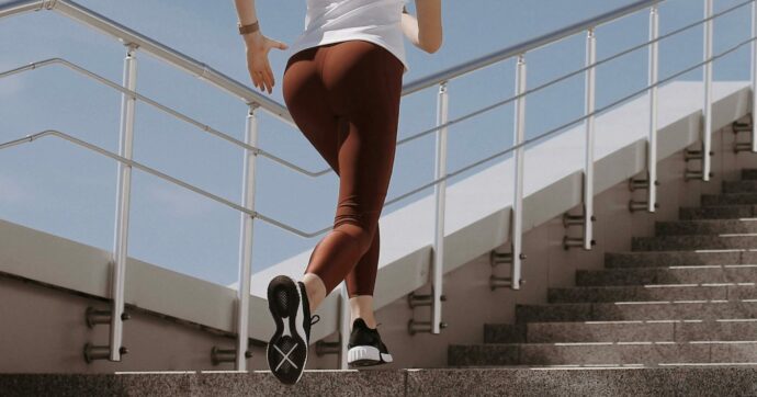 “Conta come cammini, non solo quanti passi fai”: il nuovo studio ribalta il mito dei 10.000 passi e spiega cosa fa davvero bene al cuore