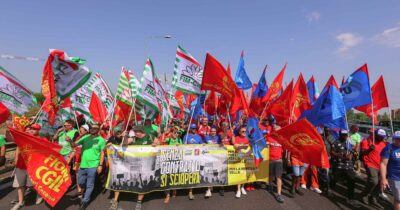 Copertina di Firmato il rinnovo del contratto dei metalmeccanici: aumento di 205 euro. Maggiori tutele, sicurezza e formazione