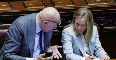 Copertina di Piano di pace Ucraina, Crosetto: “Molto duro per Kiev, alcuni punti difficili da accettare. Ma l’importante è che parlino”