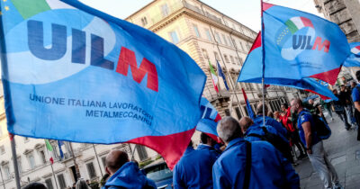 Copertina di Potreste ex Ilva a Genova, la denuncia della Uil: “Nostri dirigenti aggrediti da esponenti della Fiom. È squadrismo”