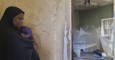 Copertina di Nuovo attacco in Nigeria: 315 tra studenti e insegnanti di una scuola cristiana rapiti da un gruppo armato