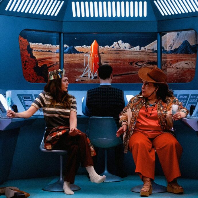 Eternity, un valzer romantico nell’aldilà apre il Torino Film Festival con ironia e poesia