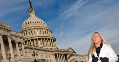 Copertina di “Il vero potere tornerà al popolo”, la sfida a Trump della deputata Maga Greene. Che profetizza: “I repubblicani perderanno le elezioni di Midterm”