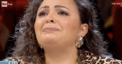 Copertina di “A 8 anni ho scoperto di avere una malattia silenziosa che condiziona la mia vita”: Vanessa scoppia in lacrime ad Affari Tuoi