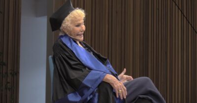 Copertina di Ornella Vanoni, una delle ultime apparizioni in pubblico: l’emozione per la laurea ad honorem alla Statale