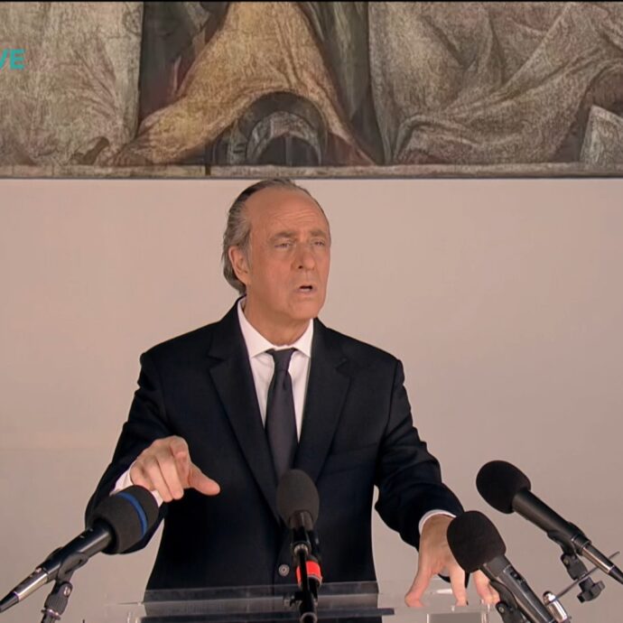 Crozza-Zaia è uno spasso: “Sono su di giri, è il mio ultimo intervento. Da lunedì non sarò più Doge”