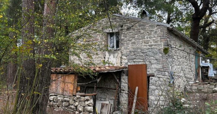 Bimbi allontanati dalla famiglia nel bosco, Nordio: “Ora accertamenti, grave togliere i figli”. Salvini: “Sequestrati”. Anm: “Elementi oggettivi”