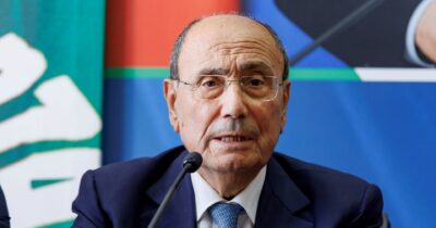 Copertina di La farsa in Sicilia:  Schifani premiato dalla sua Regione