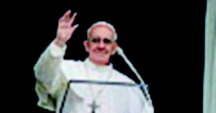 Leica di Bergoglio venduta per 6,5 mln