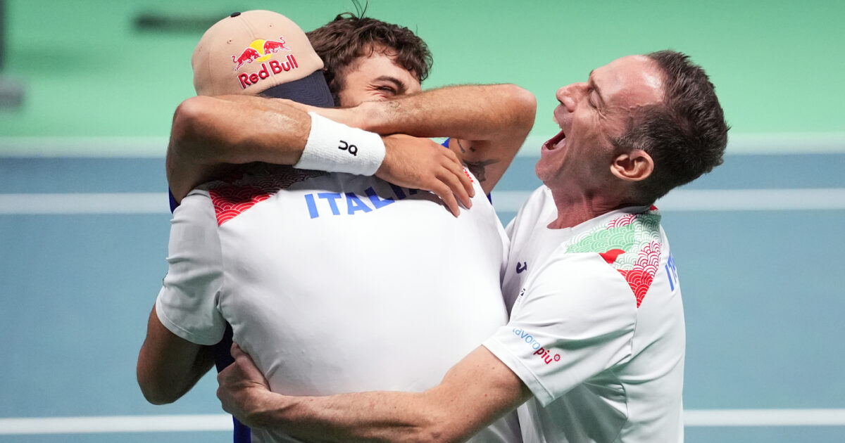 L’Italia sfida la Spagna in finale per il tris in Coppa Davis: cominciano Berrettini e Carreño Busta | La diretta