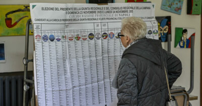 Copertina di Elezioni regionali, affluenza in calo: alle 19 in Campania ha votato il 25,8%, in Puglia il 23,7% e il 29,3% in Veneto