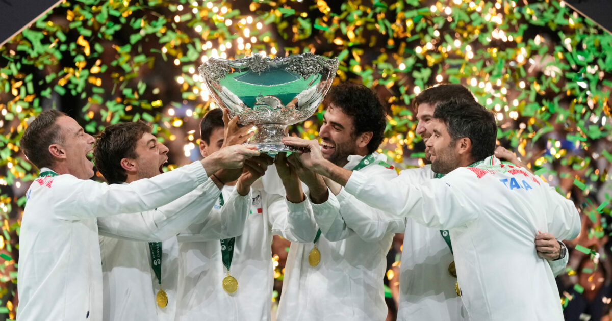 È la Coppa Davis del riscatto di Berrettini e della consacrazione di Cobolli: l’Italia del tennis è sul tetto del mondo anche senza Sinner e Musetti