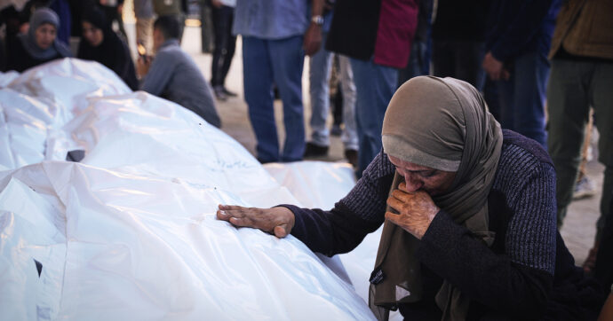 300 morti nella tregua di Gaza, Hamas al Cairo: “Escalation”. Idf colpisce Beirut: “Ucciso il numero due di Hezbollah”