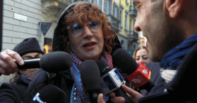 Copertina di Ornella Vanoni, Fiorella Mannoia alla camera ardente: “Un punto di riferimento, era il simbolo della libertà e dell’irriverenza” – Video