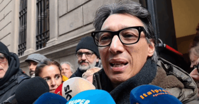 Copertina di Ornella Vanoni, amici e colleghi alla camera ardente. Paolo Jannacci: “La sua musica immortale”. Applausi all’uscita del feretro – Video