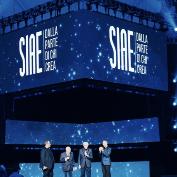 SIAE Music Awards 2025, commozione e applausi per l’omaggio a Ornella Vanoni. Amadeus: “Era amata. Una scolaresca la fermò in centro per i selfie” – I vincitori