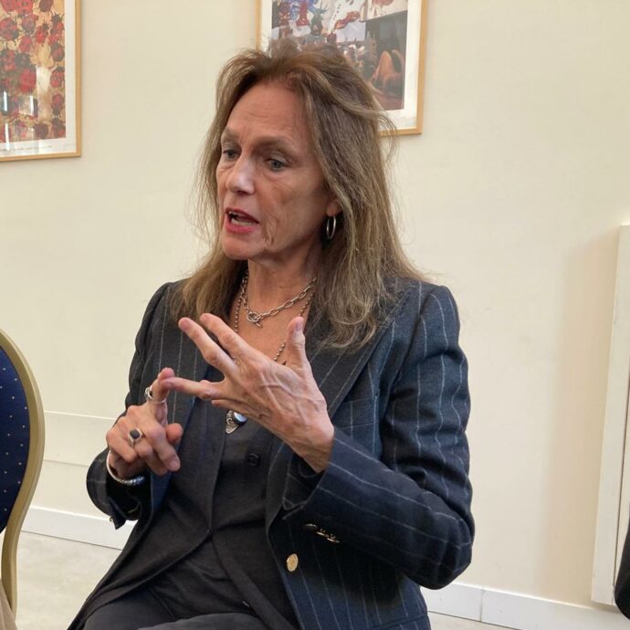 “Il MeToo? Odio la violenza maschile, ma le donne non devono provocare in continuazione erezioni all’uomo. Stiano più tranquille e discrete”. Il ciclone Jacqueline Bisset travolge il Festival di Torino